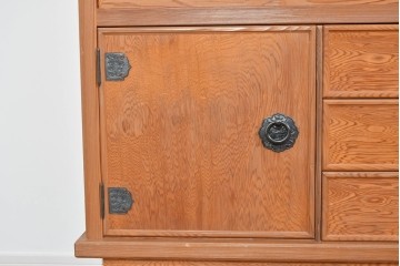 中古　豊かな表情を楽しめる屋久杉のガラス戸付き茶箪笥　定価約25万円相当　(R-085477)