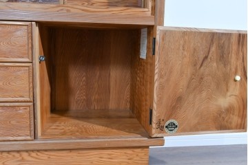 中古　豊かな表情を楽しめる屋久杉のガラス戸付き茶箪笥　定価約25万円相当　(R-085477)