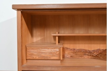 中古　豊かな表情を楽しめる屋久杉のガラス戸付き茶箪笥　定価約25万円相当　(R-085477)