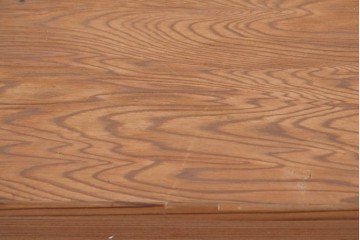 中古　豊かな表情を楽しめる屋久杉のガラス戸付き茶箪笥　定価約25万円相当　(R-085477)