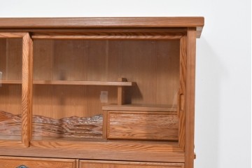 中古　豊かな表情を楽しめる屋久杉のガラス戸付き茶箪笥　定価約25万円相当　(R-085477)