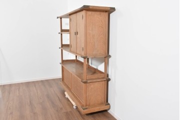 和製ヴィンテージ　大型サイズ　工芸品　真鍮金具付き　高級杉材を贅沢に使用した職人手作りの茶棚　(R-085478)