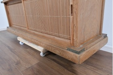 和製ヴィンテージ　大型サイズ　工芸品　真鍮金具付き　高級杉材を贅沢に使用した職人手作りの茶棚　(R-085478)