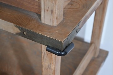 和製ヴィンテージ　大型サイズ　工芸品　真鍮金具付き　高級杉材を贅沢に使用した職人手作りの茶棚　(R-085478)