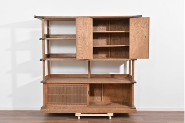 和製ヴィンテージ　大型サイズ　工芸品　真鍮金具付き　高級杉材を贅沢に使用した職人手作りの茶棚　(R-085478)