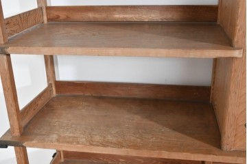 和製ヴィンテージ　大型サイズ　工芸品　真鍮金具付き　高級杉材を贅沢に使用した職人手作りの茶棚　(R-085478)