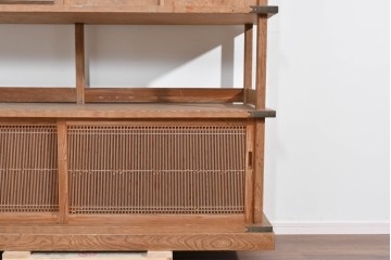 和製ヴィンテージ　大型サイズ　工芸品　真鍮金具付き　高級杉材を贅沢に使用した職人手作りの茶棚　(R-085478)