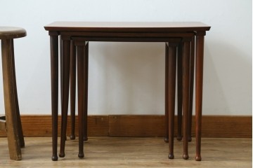 デンマークヴィンテージ　Mobel Intarsia(モーベルインタルシア)　ローズウッド材　木目が美しいネストテーブル　(R-085479)