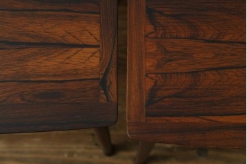 デンマークヴィンテージ　Mobel Intarsia(モーベルインタルシア)　ローズウッド材　木目が美しいネストテーブル　(R-085479)