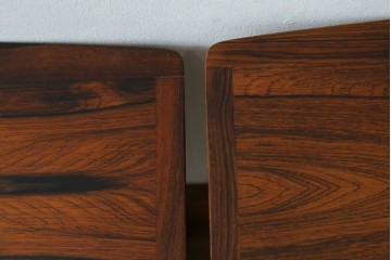 デンマークヴィンテージ　Mobel Intarsia(モーベルインタルシア)　ローズウッド材　木目が美しいネストテーブル　(R-085479)