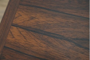 デンマークヴィンテージ　Mobel Intarsia(モーベルインタルシア)　ローズウッド材　木目が美しいネストテーブル　(R-085479)