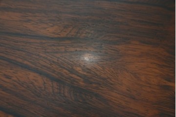 デンマークヴィンテージ　Mobel Intarsia(モーベルインタルシア)　ローズウッド材　木目が美しいネストテーブル　(R-085479)