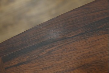 デンマークヴィンテージ　Mobel Intarsia(モーベルインタルシア)　ローズウッド材　木目が美しいネストテーブル　(R-085479)