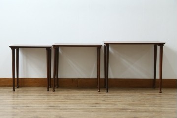 デンマークヴィンテージ　Mobel Intarsia(モーベルインタルシア)　ローズウッド材　木目が美しいネストテーブル　(R-085479)