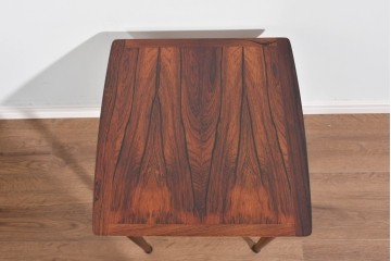 デンマークヴィンテージ　Mobel Intarsia(モーベルインタルシア)　ローズウッド材　木目が美しいネストテーブル　(R-085479)