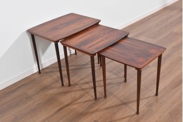 デンマークヴィンテージ　Mobel Intarsia(モーベルインタルシア)　ローズウッド材　木目が美しいネストテーブル　(R-085479)