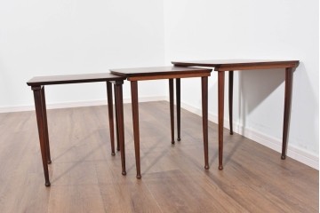 デンマークヴィンテージ　Mobel Intarsia(モーベルインタルシア)　ローズウッド材　木目が美しいネストテーブル　(R-085479)