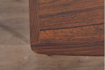 デンマークヴィンテージ　Mobel Intarsia(モーベルインタルシア)　ローズウッド材　木目が美しいネストテーブル　(R-085479)