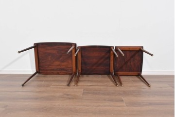 デンマークヴィンテージ　Mobel Intarsia(モーベルインタルシア)　ローズウッド材　木目が美しいネストテーブル　(R-085479)