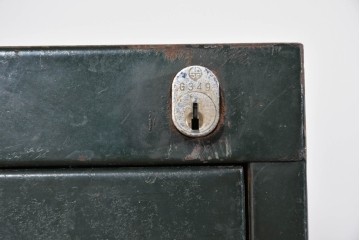 和製ヴィンテージ　希少な鍵付き!!　しっかりとした作りで実用性のあるファイルキャビネット　(R-085480)