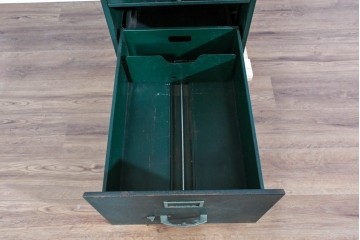 和製ヴィンテージ　希少な鍵付き!!　しっかりとした作りで実用性のあるファイルキャビネット　(R-085480)