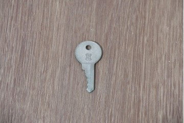 和製ヴィンテージ　希少な鍵付き!!　しっかりとした作りで実用性のあるファイルキャビネット　(R-085480)