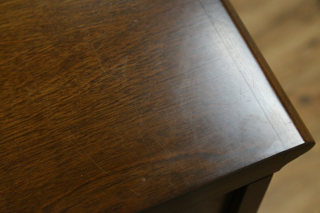 中古　美品　飛騨産業　キツツキ　ガラス扉に可愛らしい装飾の入った照明付きキャビネット　定価約30万円　(R-085481)