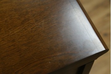 中古　美品　飛騨産業　キツツキ　ガラス扉に可愛らしい装飾の入った照明付きキャビネット　定価約30万円　(R-085481)