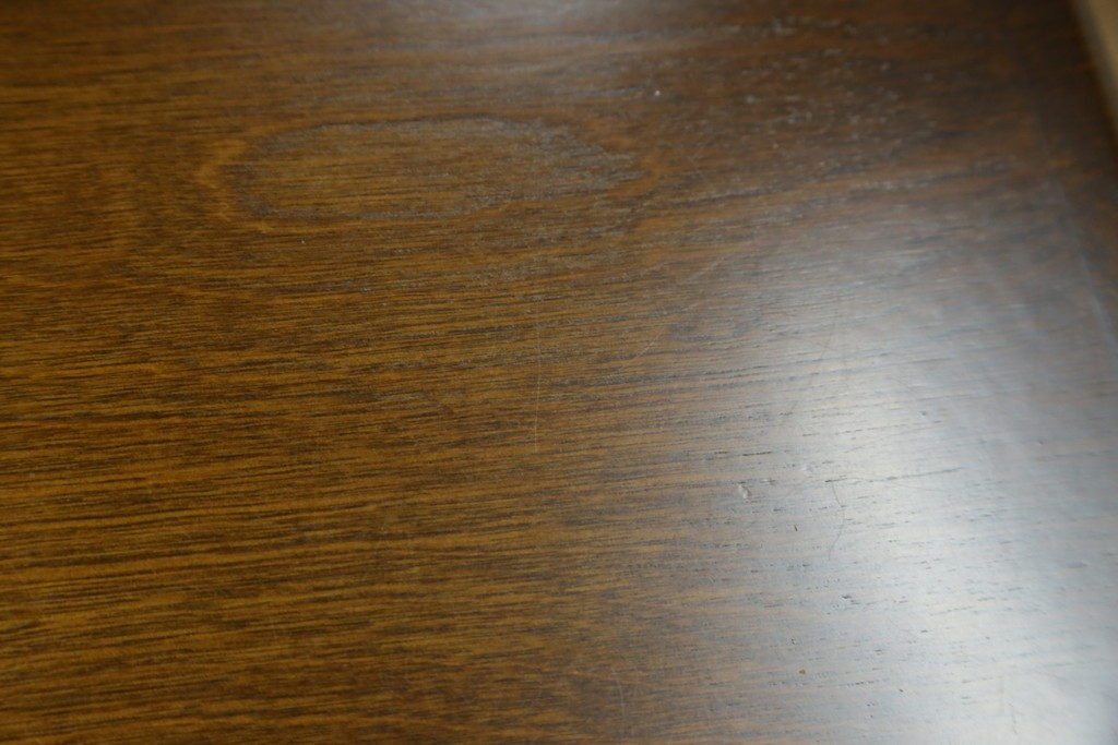 中古　美品　飛騨産業　キツツキ　ガラス扉に可愛らしい装飾の入った照明付きキャビネット　定価約30万円　(R-085481)