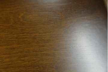 中古　美品　飛騨産業　キツツキ　ガラス扉に可愛らしい装飾の入った照明付きキャビネット　定価約30万円　(R-085481)