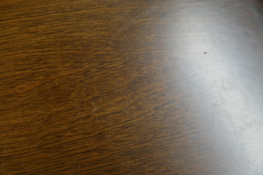 中古　美品　飛騨産業　キツツキ　ガラス扉に可愛らしい装飾の入った照明付きキャビネット　定価約30万円　(R-085481)