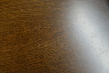 中古　美品　飛騨産業　キツツキ　ガラス扉に可愛らしい装飾の入った照明付きキャビネット　定価約30万円　(R-085481)