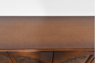 中古　美品　飛騨産業　キツツキ　ガラス扉に可愛らしい装飾の入った照明付きキャビネット　定価約30万円相当　(R-085481)