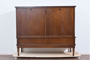 中古　美品　飛騨産業　キツツキ　ガラス扉に可愛らしい装飾の入った照明付きキャビネット　定価約30万円相当　(R-085481)