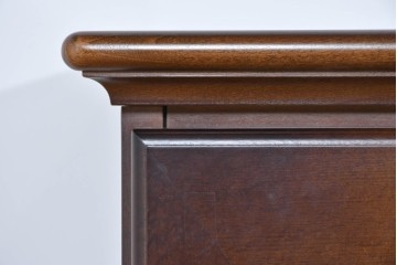 中古　美品　飛騨産業　キツツキ　ガラス扉に可愛らしい装飾の入った照明付きキャビネット　定価約30万円相当　(R-085481)