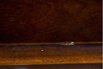 中古　美品　飛騨産業　キツツキ　ガラス扉に可愛らしい装飾の入った照明付きキャビネット　定価約30万円相当　(R-085481)