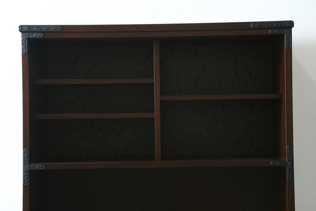 中古　美品　国産家具　欅(ケヤキ)材　金具の装飾が美しい3尺水屋箪笥食器棚　(R-085482)