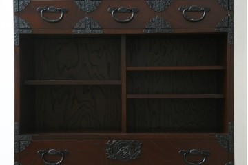 中古　美品　国産家具　欅(ケヤキ)材　金具の装飾が美しい3尺水屋箪笥食器棚　(R-085482)