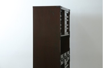 中古　美品　国産家具　欅(ケヤキ)材　金具の装飾が美しい3尺水屋箪笥食器棚　(R-085482)