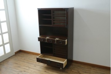 中古　美品　国産家具　欅(ケヤキ)材　金具の装飾が美しい3尺水屋箪笥食器棚　(R-085482)