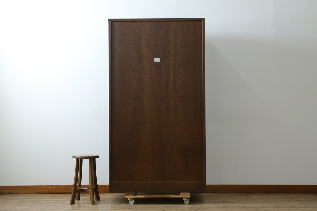 中古　美品　国産家具　欅(ケヤキ)材　金具の装飾が美しい3尺水屋箪笥食器棚　(R-085482)