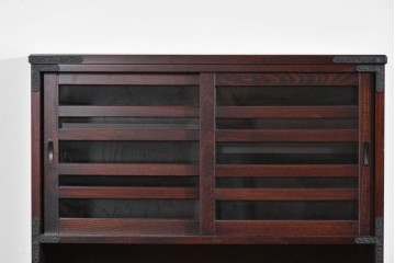 中古　美品　国産家具　欅(ケヤキ)材　金具の装飾が美しい3尺水屋箪笥　(R-085482)