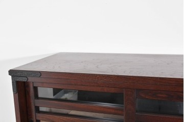 中古　美品　国産家具　欅(ケヤキ)材　金具の装飾が美しい3尺水屋箪笥　(R-085482)