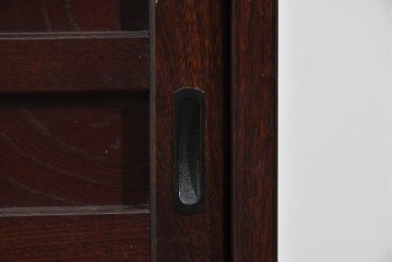 中古　美品　国産家具　欅(ケヤキ)材　金具の装飾が美しい3尺水屋箪笥　(R-085482)