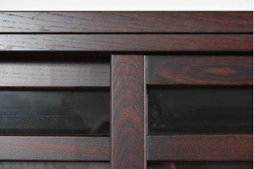 中古　美品　国産家具　欅(ケヤキ)材　金具の装飾が美しい3尺水屋箪笥　(R-085482)