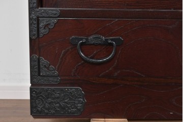 中古　美品　国産家具　欅(ケヤキ)材　金具の装飾が美しい3尺水屋箪笥　(R-085482)