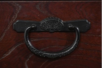 中古　美品　国産家具　欅(ケヤキ)材　金具の装飾が美しい3尺水屋箪笥　(R-085482)