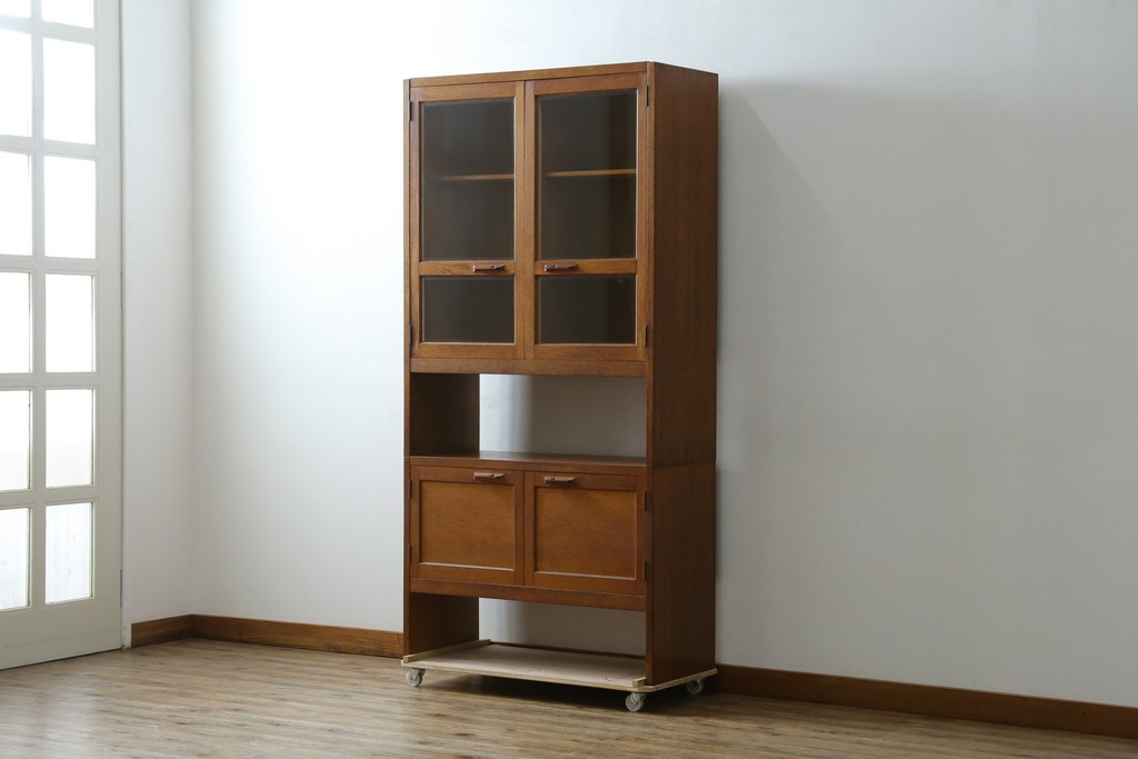 和製ヴィンテージ　オーク材　ミッドセンチュリー　木の温もりを感じられる北欧デザインの食器棚　(R-085483)