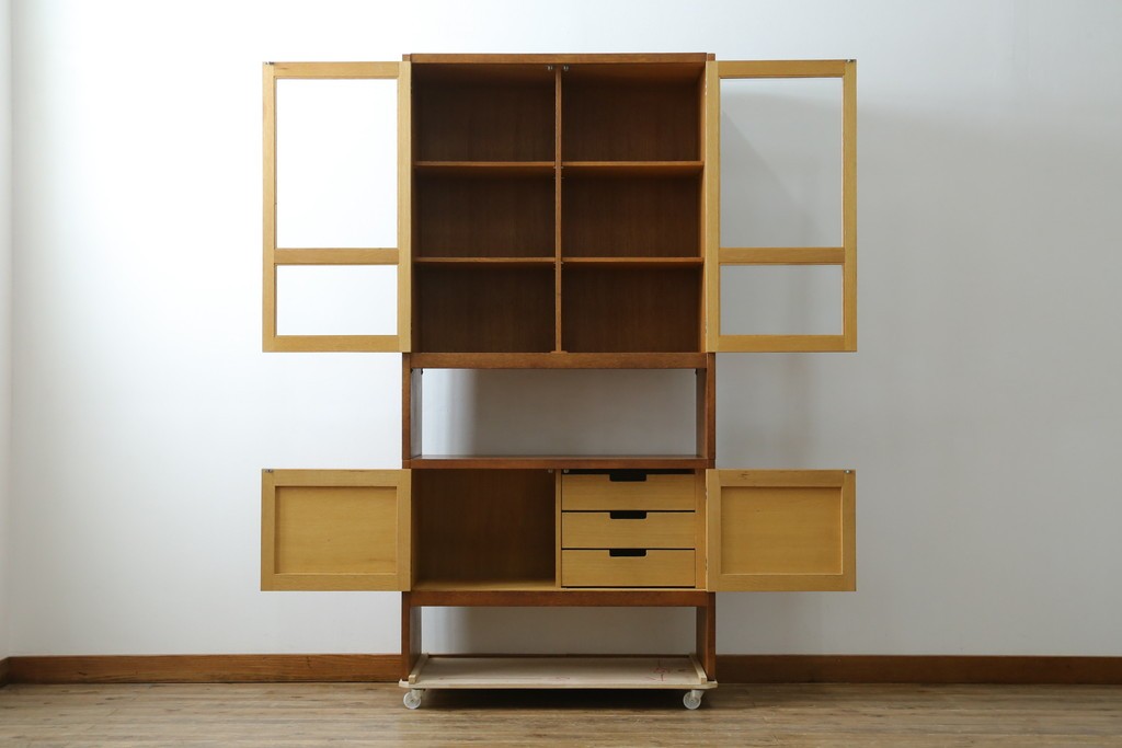 和製ヴィンテージ　オーク材　ミッドセンチュリー　木の温もりを感じられる北欧デザインの食器棚　(R-085483)