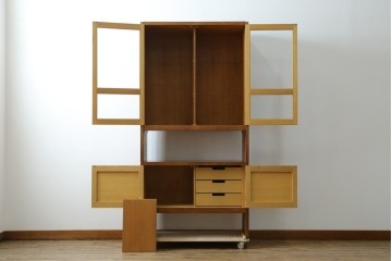 和製ヴィンテージ　オーク材　ミッドセンチュリー　木の温もりを感じられる北欧デザインの食器棚　(R-085483)